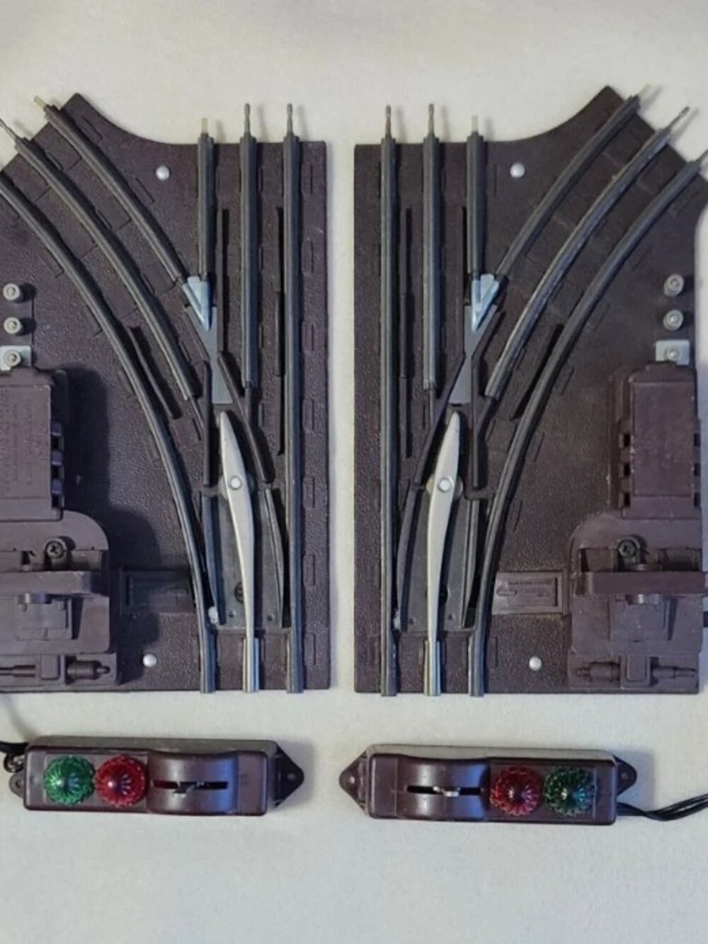 Lionel O-27 Remote Control 5121 / 5122 Switches & 2 Automatic Switch Controllers